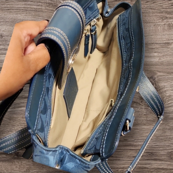Coach Signature Blue turn lock Bucket Purse with tan lining. EUC - Picture 3 of 7
